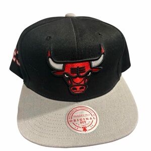 Chicago Bulls Mitchell & Ness Black, Red and Grey Cap NWT